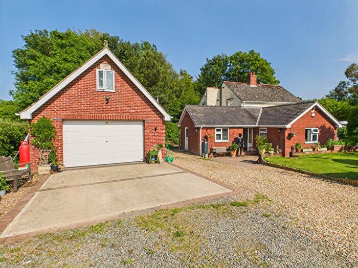 4 Bedroom Detached House For Sale In La Fontoj, Post Box Lane, Raithby Road, Hundleby, Spilsby, PE23