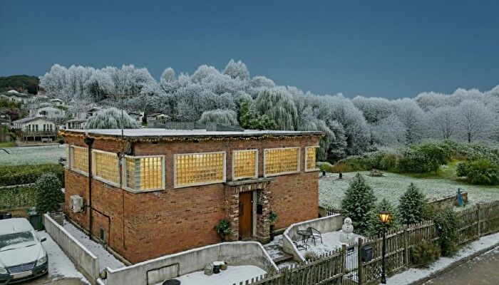 2 Bedroom Detached House For Sale In Farleigh Bridge, East Farleigh, ME16