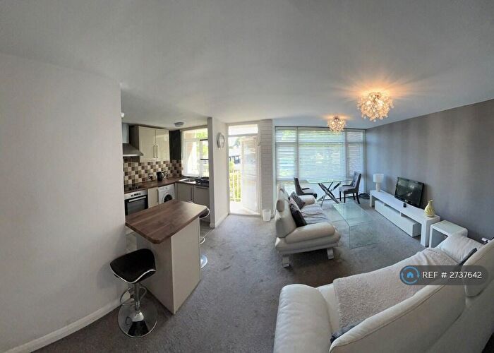 2 Bedroom Flat To Rent In Gorse Hey Court, Liverpool, L13