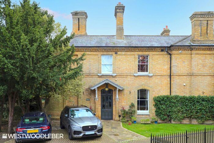 1 Bedroom Flat To Rent In The Knowle, Hoddesdon, EN11