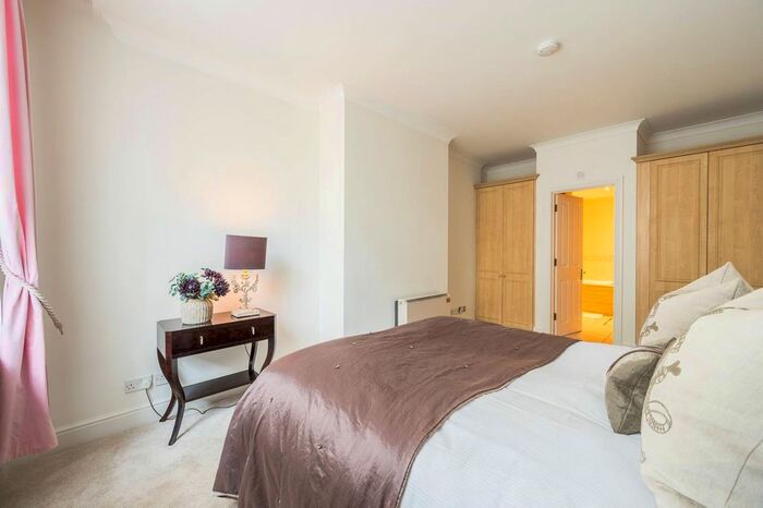 3 Bedroom Flat To Rent In Westbourne Terrace, Bayswater, London, W2