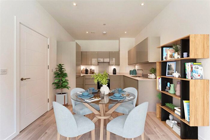 2 Bedroom Maisonette For Sale In Vetchling Way, London, N18