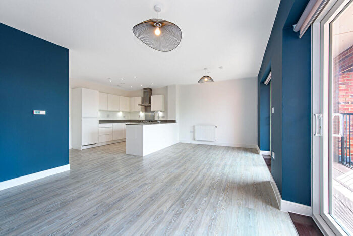 2 Bedroom Flat For Sale In Kooky Whetstone, Whetstone, London, N20