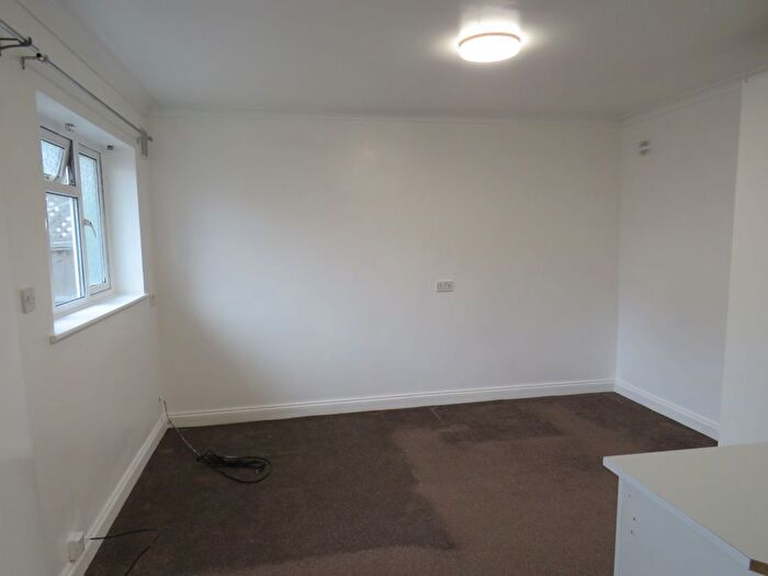 Studio To Rent In Inwood Road, Hounslow, TW3