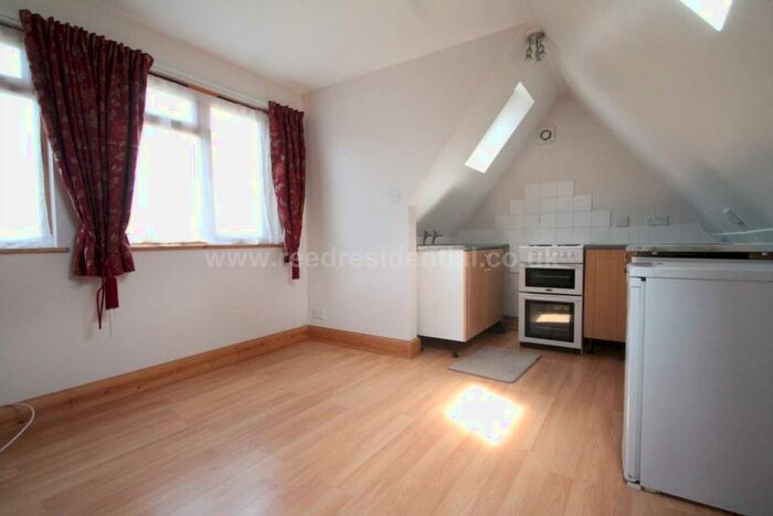 1 Bedroom Flat To Rent In Crowborough Road, Southend On Sea, SS2