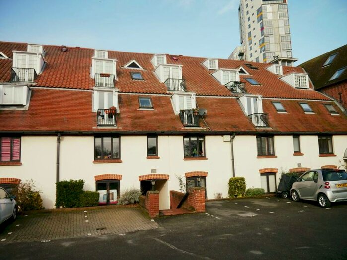 2 Bedroom Flat To Rent In Dock Street, Ipswich, Suffolk, IP2