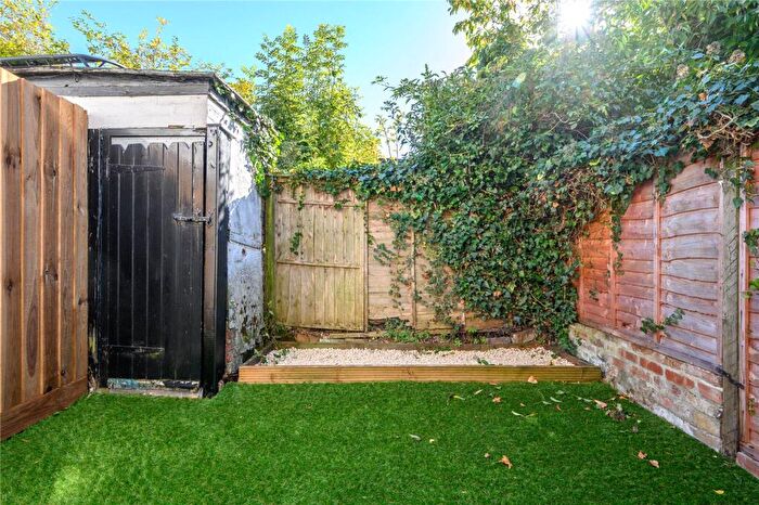 1 Bedroom Terraced House To Rent In St Albans Road, Barnet, EN5