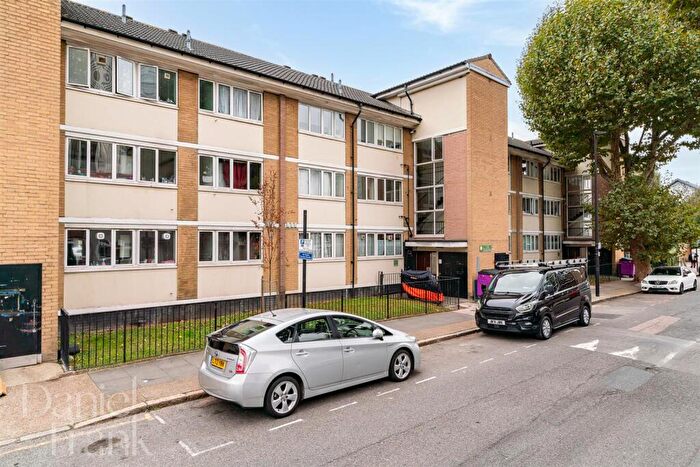 2 Bedroom Flat For Sale In East Ferry Road, London, E14