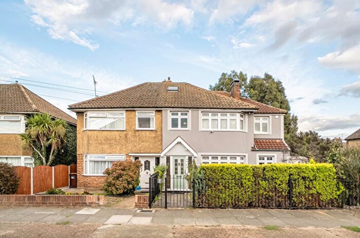 5 Bedroom Semi Detached House For Sale In Davis Road, Aveley, South Ockendon, Essex, RM15