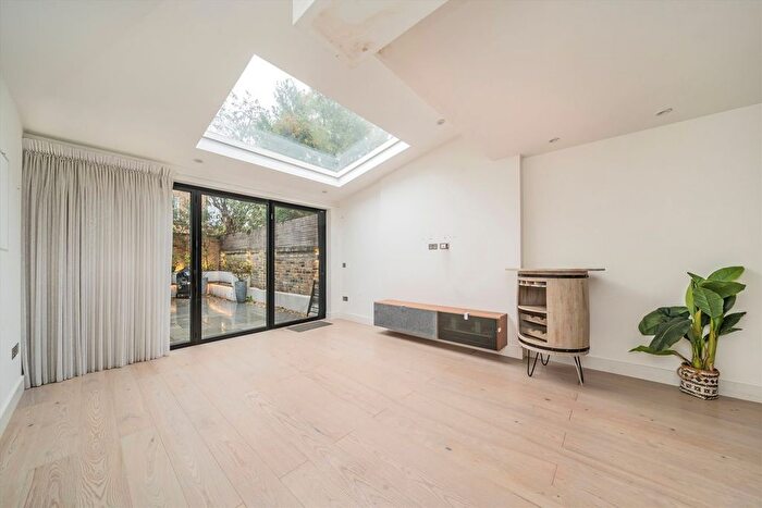 3 Bedroom Maisonette To Rent In Epirus Road, Fulham, SW6