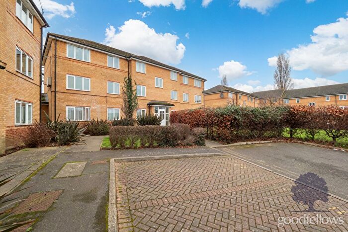 2 Bedroom Flat To Rent In Morden, Surrey, SM4