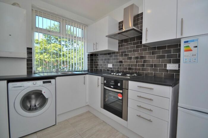 1 Bedroom Flat To Rent In Easterly Road, Oakwood, Leeds, LS8