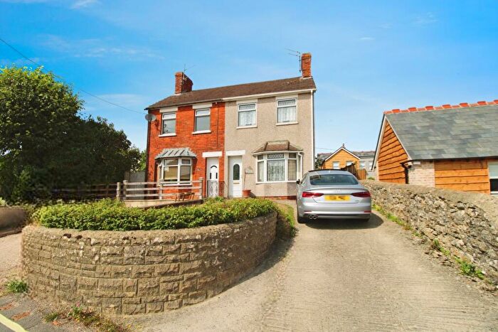 3 Bedroom Semi-Detached House For Sale In Pavenhill, Purton, SN5