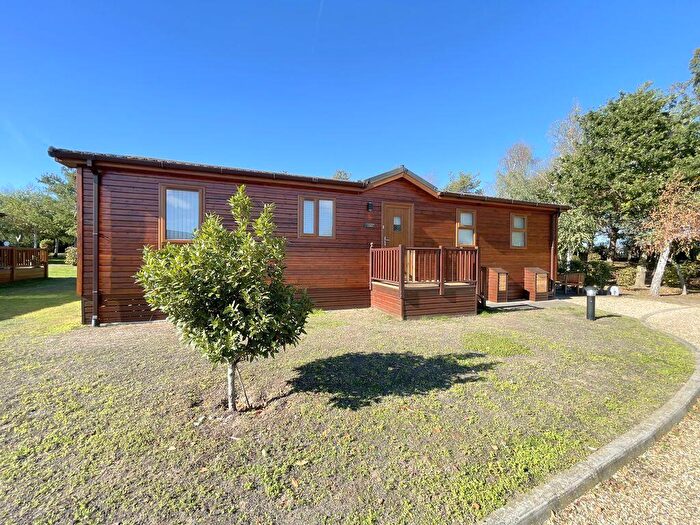 2 Bedroom Lodge For Sale In Thorpe Road, Weeley, CO16