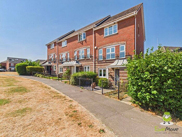 4 Bedroom Town House For Sale In Burghfield Walk, Basingstoke, Hampshire, RG22