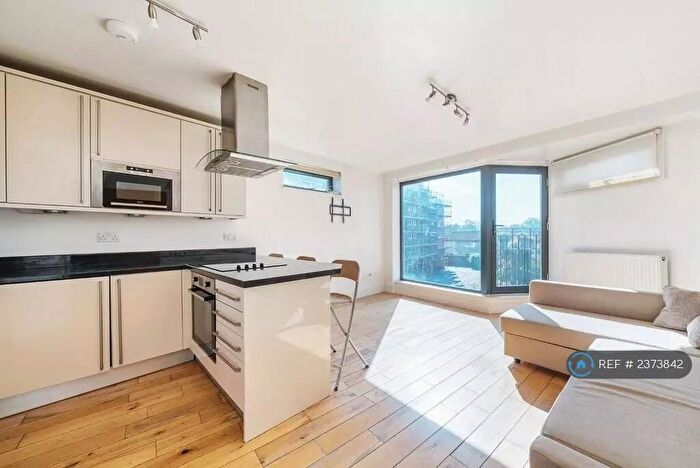 2 Bedroom Flat To Rent In Meridian Court, London, SE15