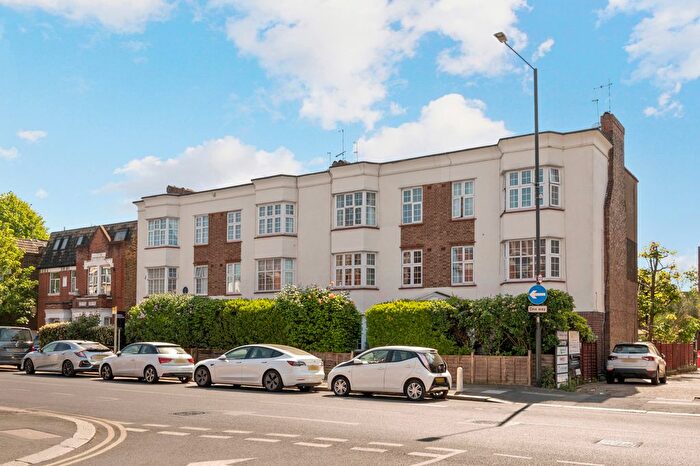 3 Bedroom Flat For Sale In Worple Road, London, SW20