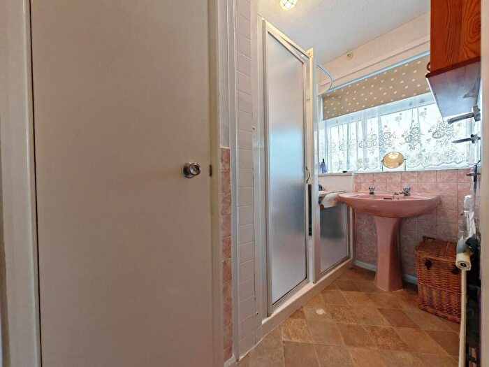 3 Bedroom End Of Terrace House For Sale In Mornington Avenue, Finchampstead, RG40