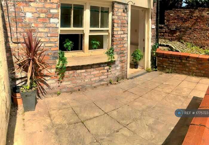 2 Bedroom Flat To Rent In South Drive, Liverpool, L15