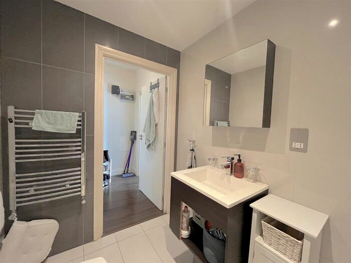 2 Bedroom Flat To Rent In Crescent Road, London, N8