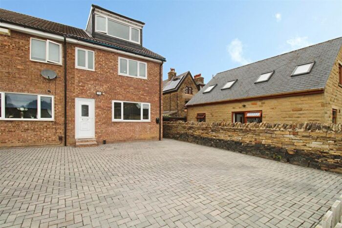 3 Bedroom End Of Terrace House To Rent In Sinclair Road, Bradford, BD2