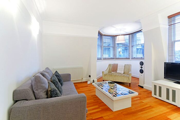 2 Bedroom Flat To Rent In Long Acre, Covent Garden, WC2E