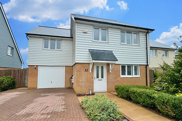 3 Bedroom Detached House For Sale In George Close, Capel-le-Ferne, Kent, CT18