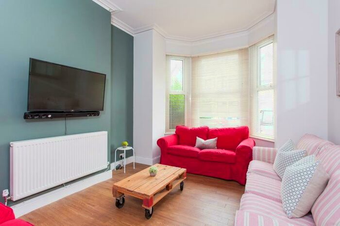 7 Bedroom Terraced House To Rent In Llanishen Street, Cardiff, CF14