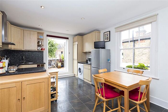 4 Bedroom Flat To Rent In Mantilla Road, London, SW17