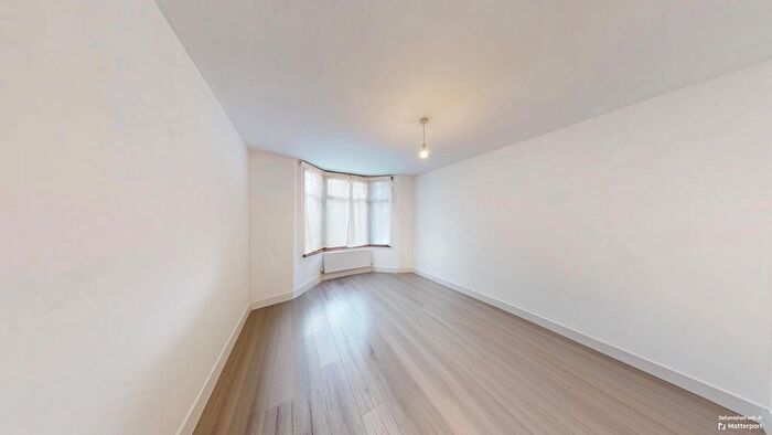 1 Bedroom Flat To Rent In Chesterfield Road, Enfield, Greater London, EN3