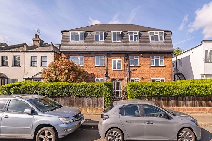 2 Bedroom Flat To Rent In Second Cross Road, Twickenham, TW2