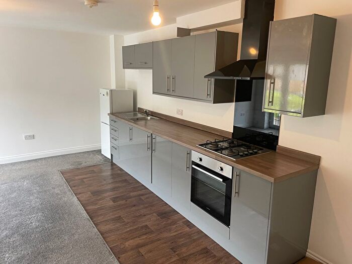 2 Bedroom Flat To Rent In Hendal Rise, Wakefield, WF2