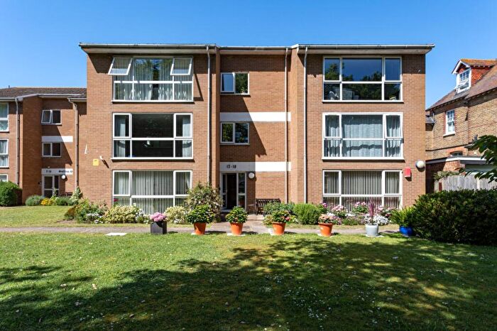 2 Bedroom Flat For Sale In Alpha Road, Birchington, Kent, CT7