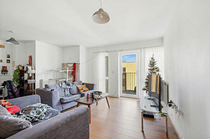 3 Bedroom Apartment For Sale In St Clements Avenue, London, E3