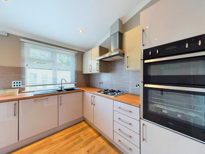 2 Bedroom Park Home To Rent In Eastern Avenue, Penton Park, Chertsey, Surrey, KT16