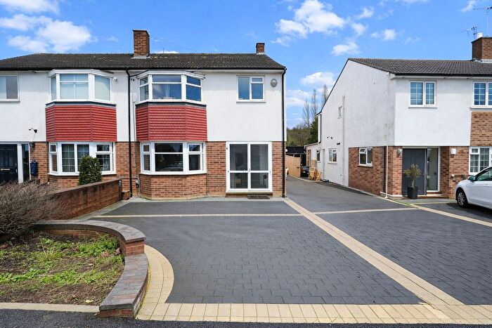 3 Bedroom Semi Detached House For Sale In Coates Way, Watford, WD25