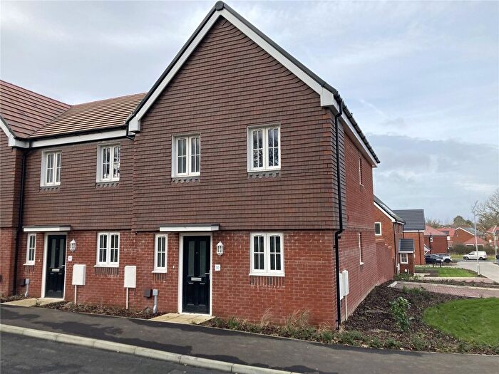 3 Bedroom End Of Terrace House For Sale In Maddoxford Lane, Botley, Southampton, Hampshire, SO32