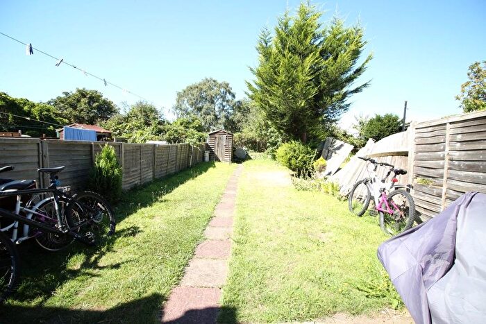 1 Bedroom Property To Rent In Vicarage Farm Road, Heston, Hounslow, TW5