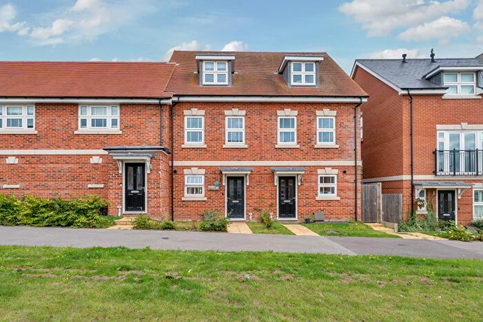 3 Bedroom Semi-Detached House To Rent In Wokingham, Berkshire, RG40