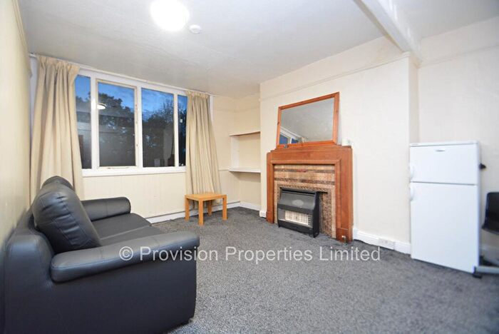 2 Bedroom Flat To Rent In Cliff Road, Woodhouse, Leeds, LS6