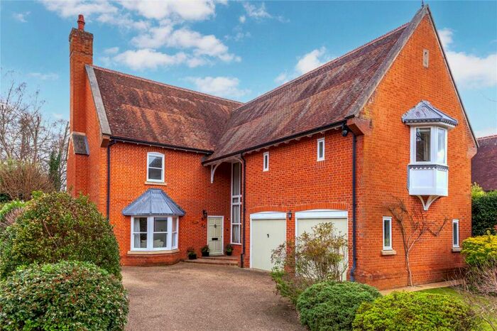 5 Bedroom Detached House For Sale In Hazel Grove, Kingwood, Henley-on-Thames, Oxfordshire, RG9