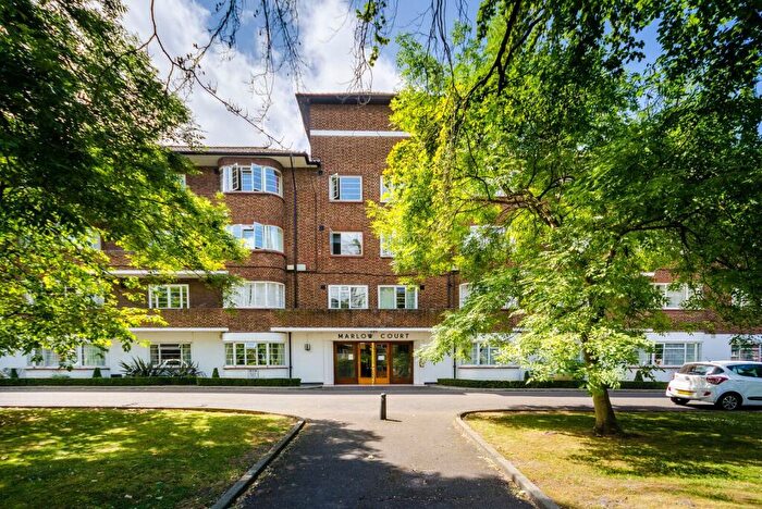 3 Bedroom Flat For Sale In Willesden Lane, Brondesbury Park, London, NW6