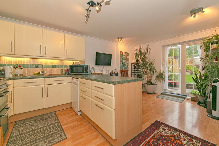 3 Bedroom Terraced House For Sale In Waterside, Peartree Bridge, MK6