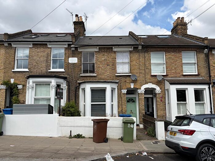 2 Bedroom Flat For Sale In A Avondale Rise, Peckham, London, SE15