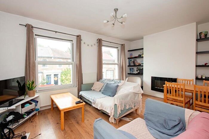 3 Bedroom Flat To Rent In Shardeloes Road, SE14