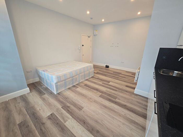 Studio To Rent In Alexandra Grove, London, N4