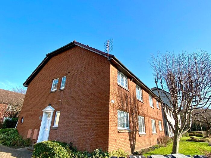 2 Bedroom Flat To Rent In Connaught Place, Edinburgh, EH6