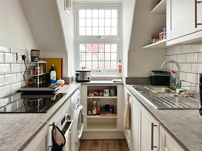 1 Bedroom Flat To Rent In Guilford Avenue, Surbiton, KT5
