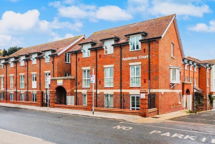 2 Bedroom Flat For Sale In Appletree Court, High Street, Rainham, ME8