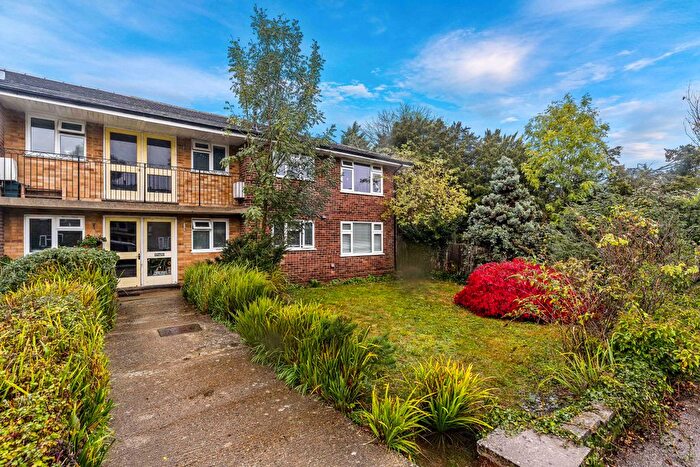 3 Bedroom Flat For Sale In Ref: Sm - Vicarage Lane, Horley, RH6